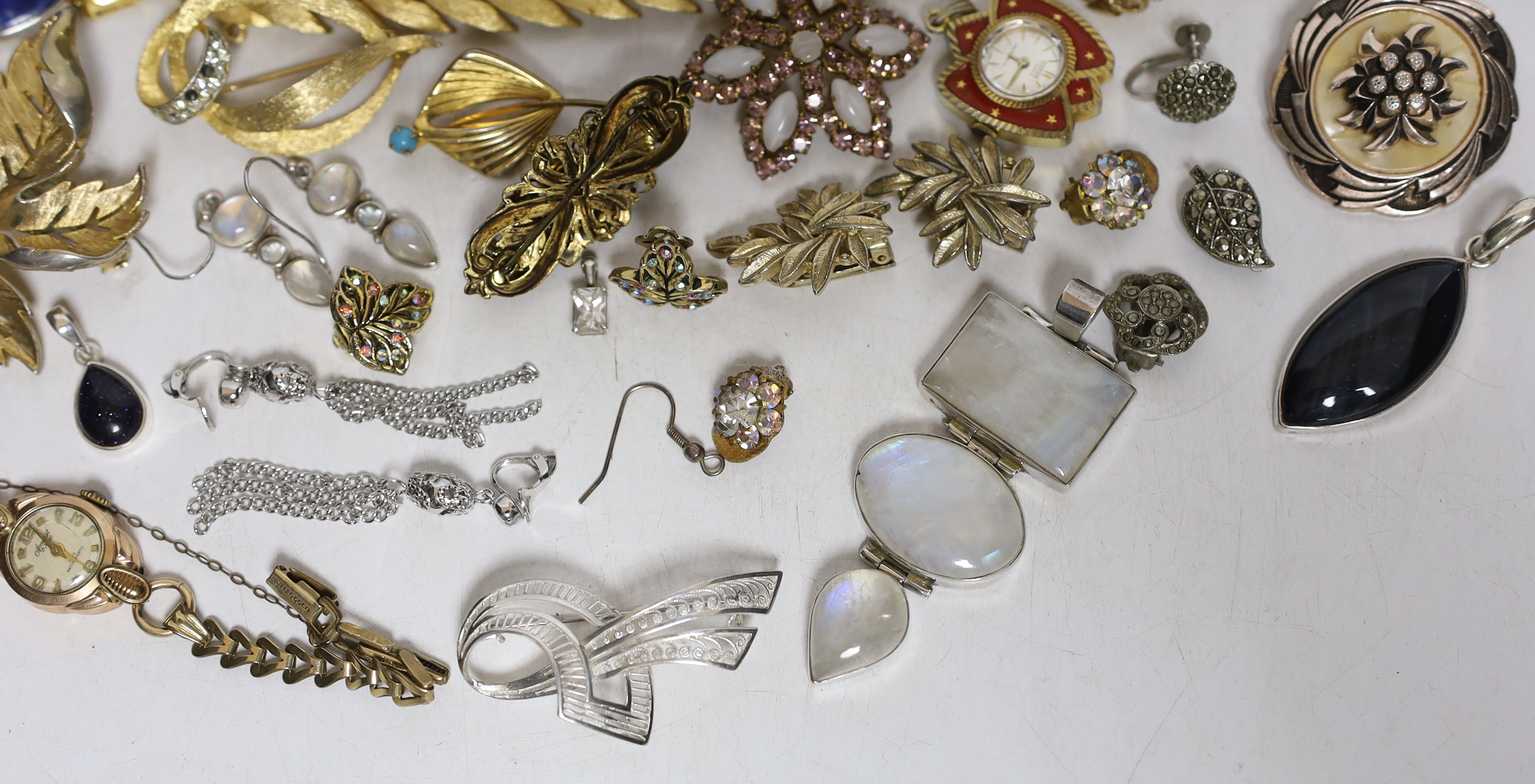 A mixed group of wrist watches including Rotary and 9ct gold Accurist and jewellery including 925 and costume.